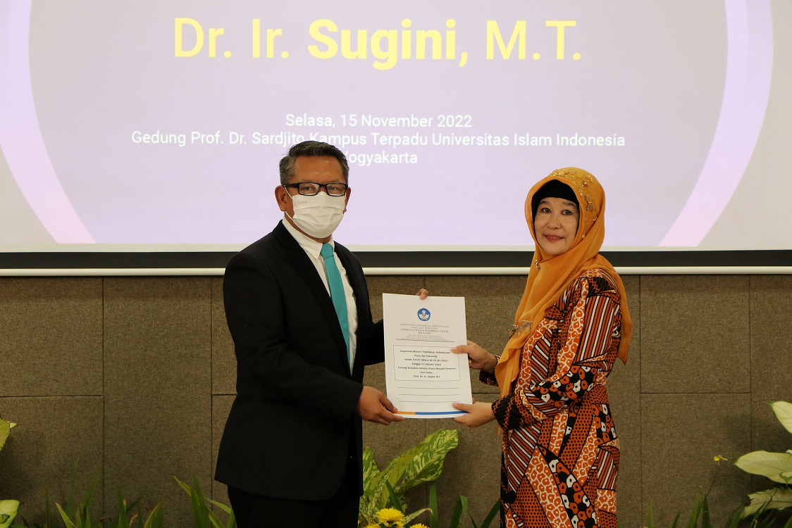 Prof. Dr. Sugini, Guru Besar Bidang Ilmu Studio Perancangan Arsitektur UII