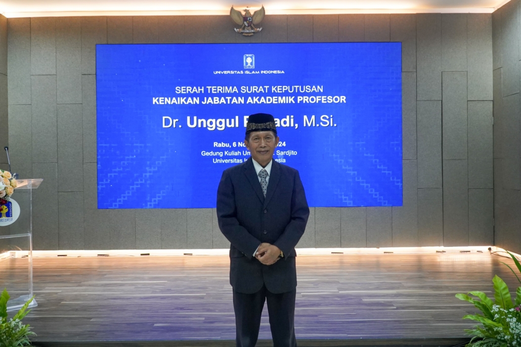 Sesi Foto Prof Unggul pada Prosesi Serah Terima Jabatan Akademik Profesor dari LLDIKTI