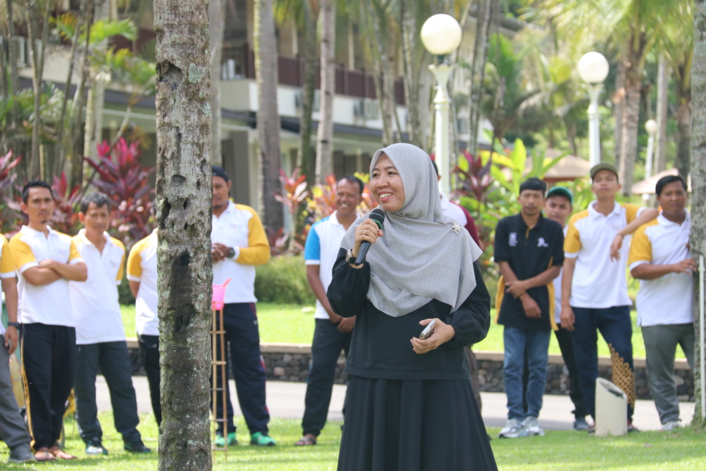 Sambutan Pembukaan oleh Bu Ike Agustina