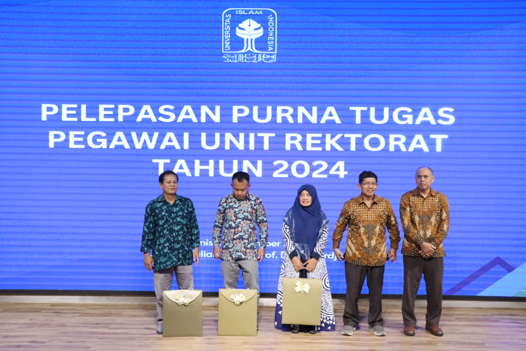 Foto bersama, purna tugas dengan perwakilan pimpinan