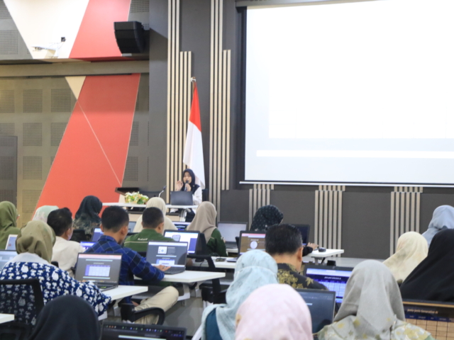 UII Adakan Pelatihan Pengenalan AI bagi Tenaga Kependidikan