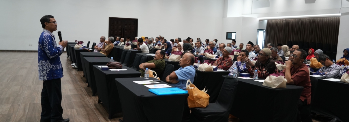 Suasana kegiatan Pembekalan Purna Tugas UII di Auditorium FIAI