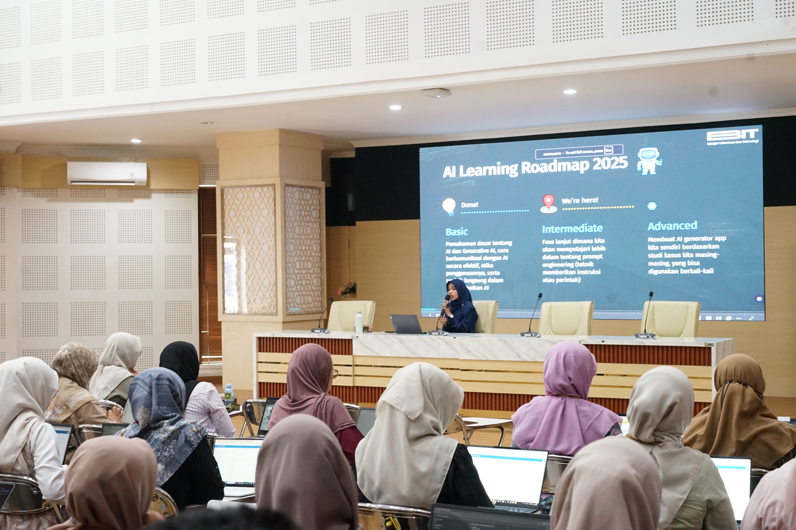UII Gelar Workshop Intermediate Prompt Engineering bagi Tenaga Kependidikan