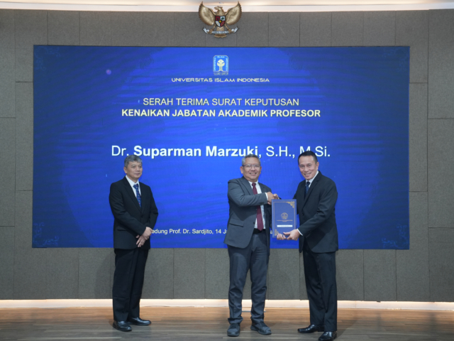 Dosen UII Raih Profesor Bidang Ilmu Hukum Hak Asasi Manusia