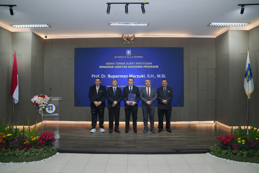 Foto Bersama LLDIKTI, Pimpinan Universitas, dan Prof. Suparman Marzuki