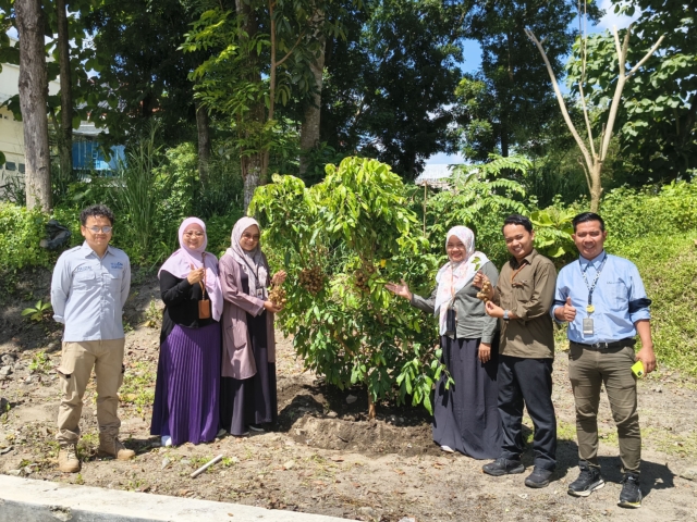 UII Terima Bantuan Lima Pohon Kelengkeng dari Telaga Nursery, Perkuat Silaturahmi dan Kolaborasi