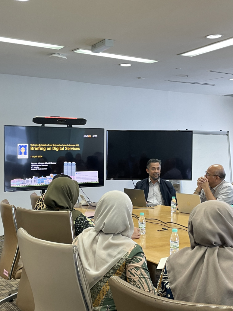 Diskusi Dua Arah Pejabat UII dan UniKL.